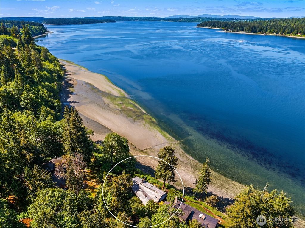 Photo of 16221 Reitan Road NE, Bainbridge Island, WA 98110 (MLS # 2527259)