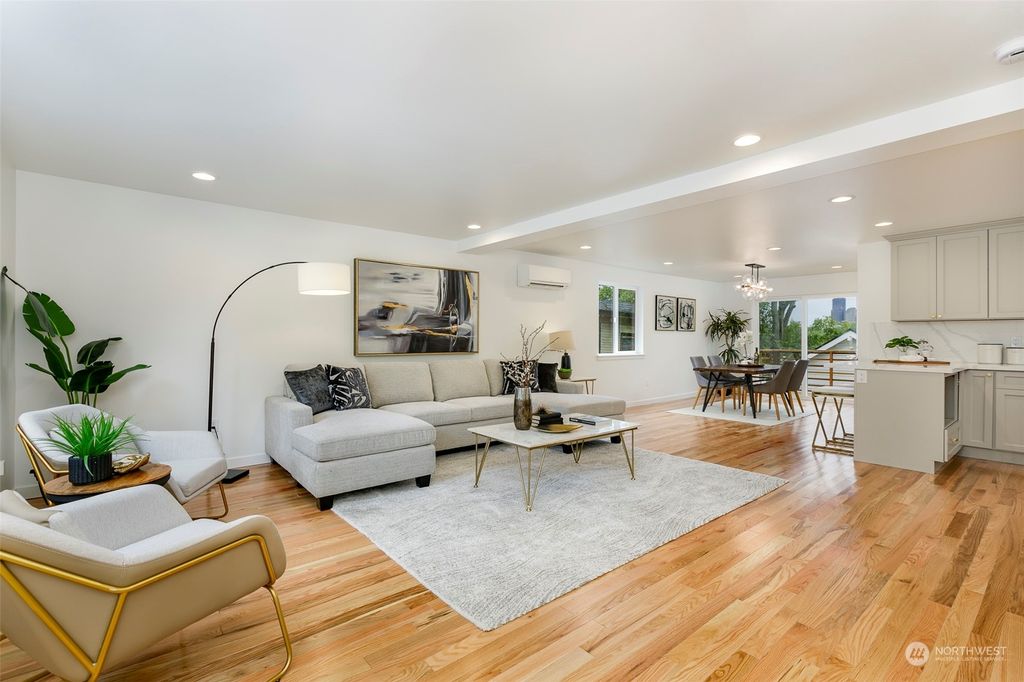 Photo of 907 31st Avenue, Seattle, WA 98122 (MLS # 2238128)