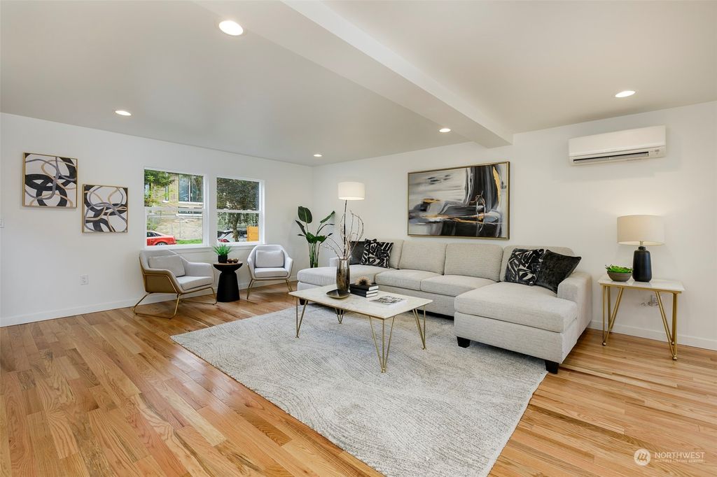 Photo of 907 31st Avenue, Seattle, WA 98122 (MLS # 2238128)