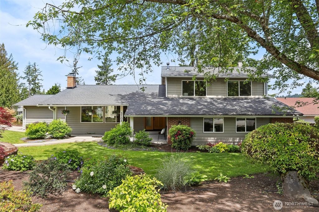 Photo of 3104 181st Avenue NE, Redmond, WA 98052 (MLS # 2382723)