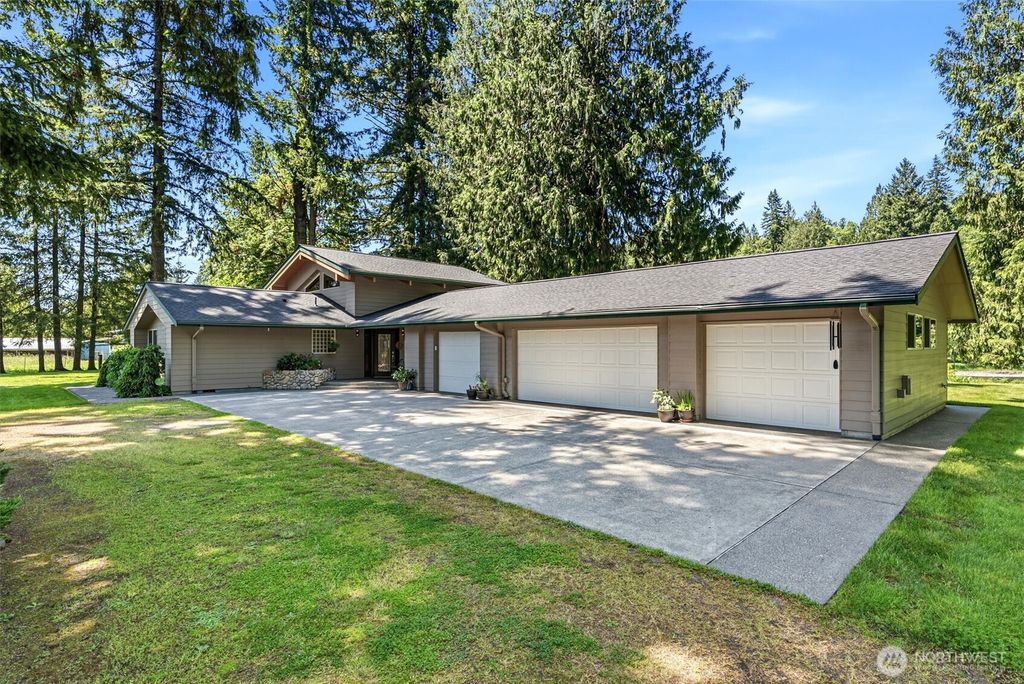 Photo of 117 River Lane, Toledo, WA 98591 (MLS # 2529808)