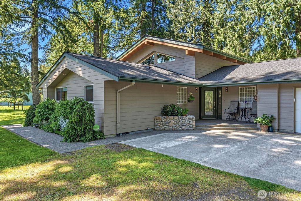 Photo of 117 River Lane, Toledo, WA 98591 (MLS # 2529808)