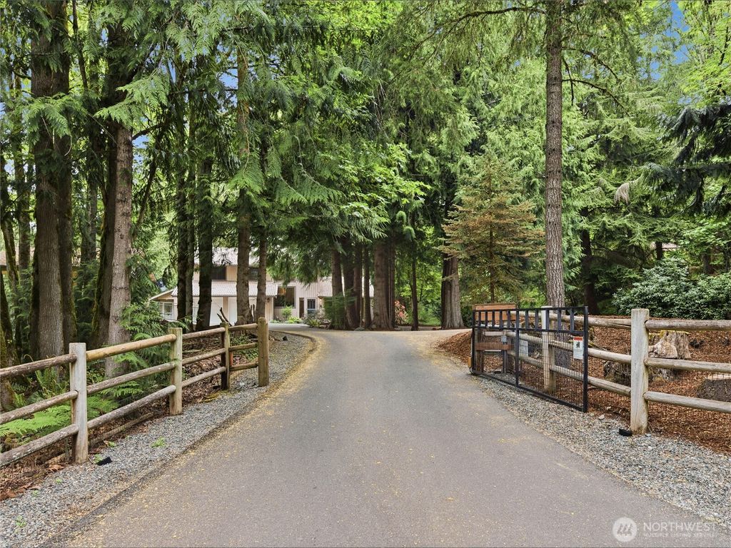Photo of 24214 SE 18th Place, Sammamish, WA 98075 (MLS # 2518664)