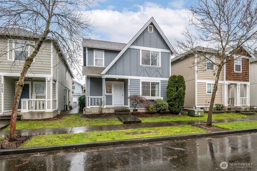 Photo of 2707 8th Street SE, Puyallup, WA 98374 (MLS # 2475013)