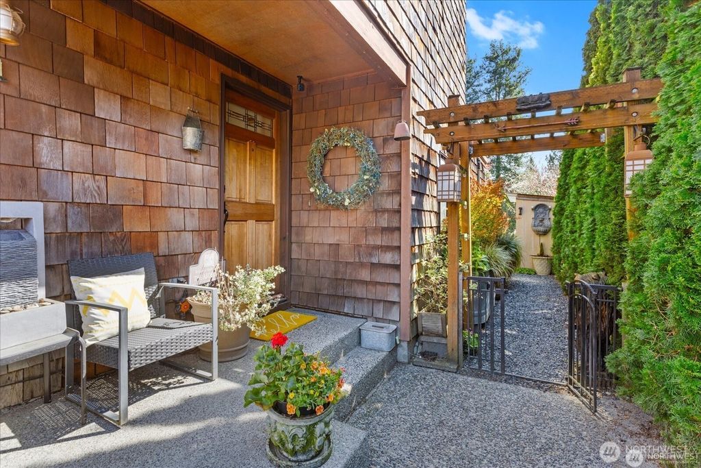 Photo of 18210 5th Avenue NE, Shoreline, WA 98155 (MLS # 2400558)