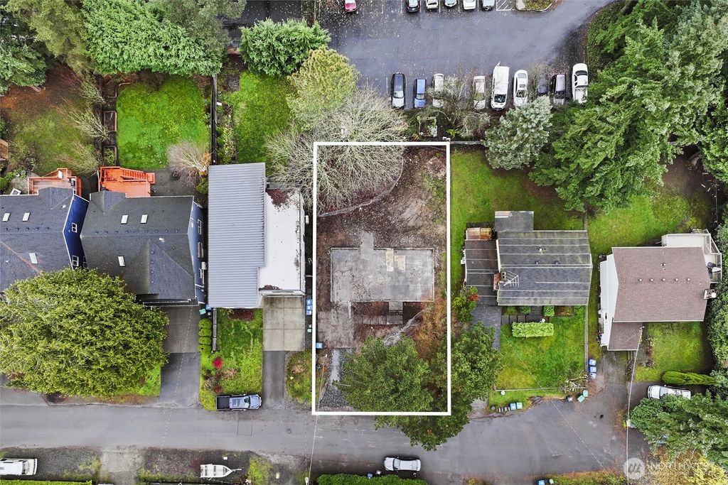 Photo of 14324 Fremont Avenue N, Seattle, WA 98133 (MLS # 2459878)