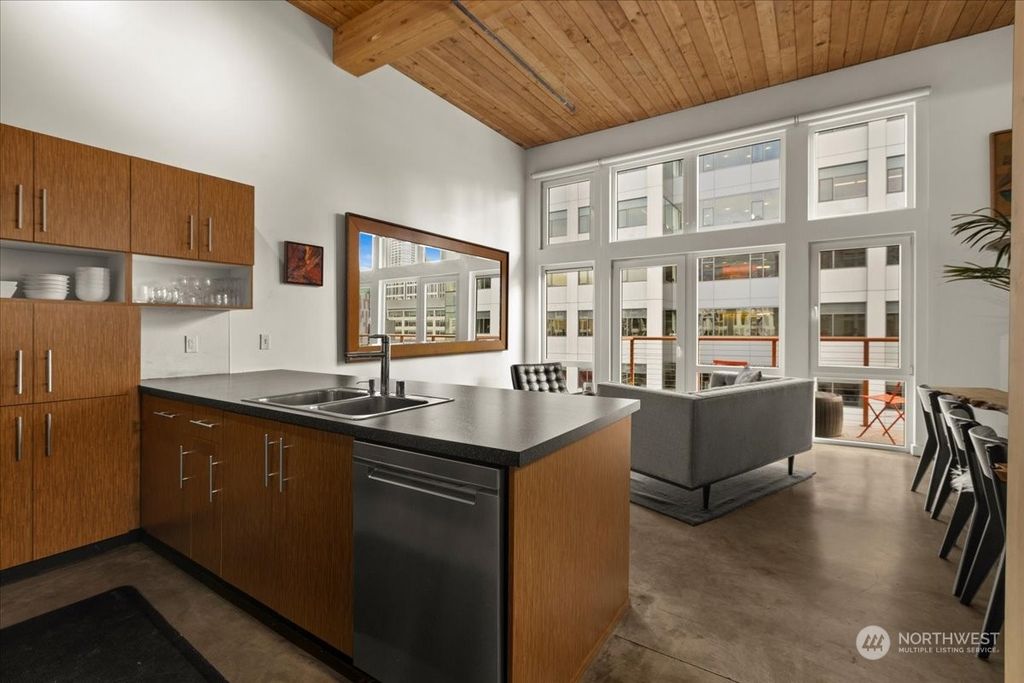 Photo of 401 9th Avenue N #501, Seattle, WA 98109 (MLS # 2329822)