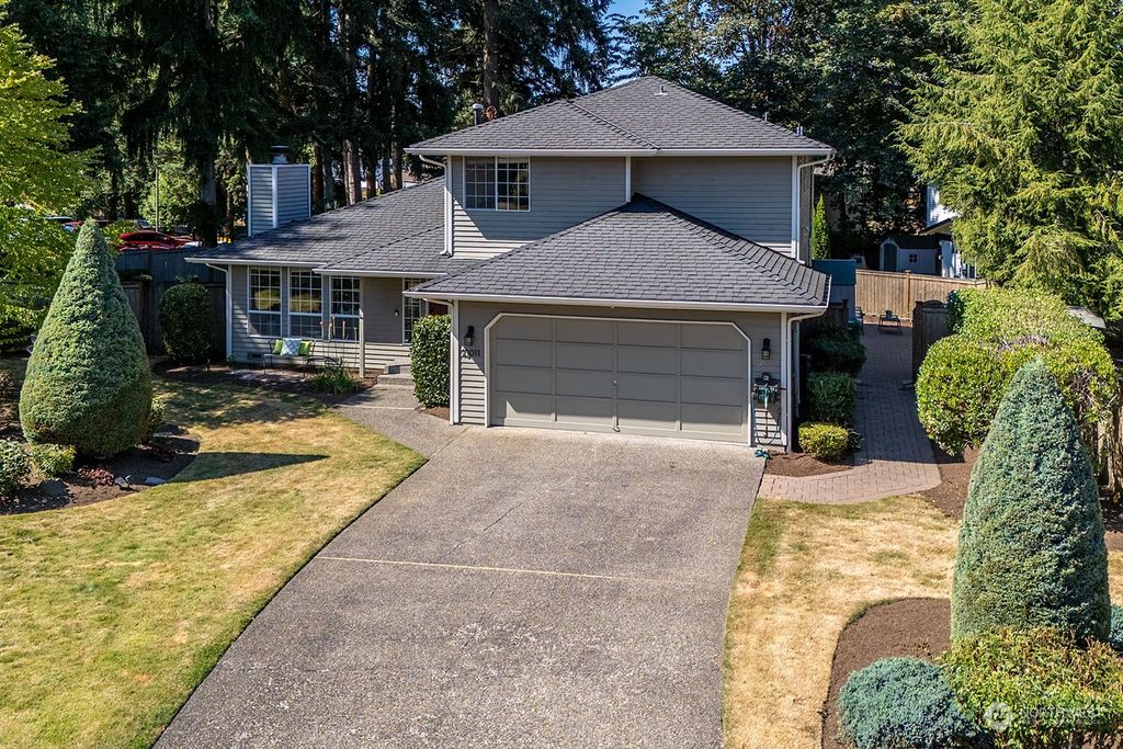 Photo of 13011 NE 101st Place, Kirkland, WA 98033 (MLS # 2273978)
