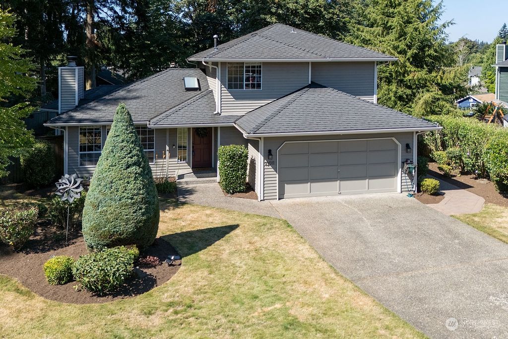 Photo of 13011 NE 101st Place, Kirkland, WA 98033 (MLS # 2273978)