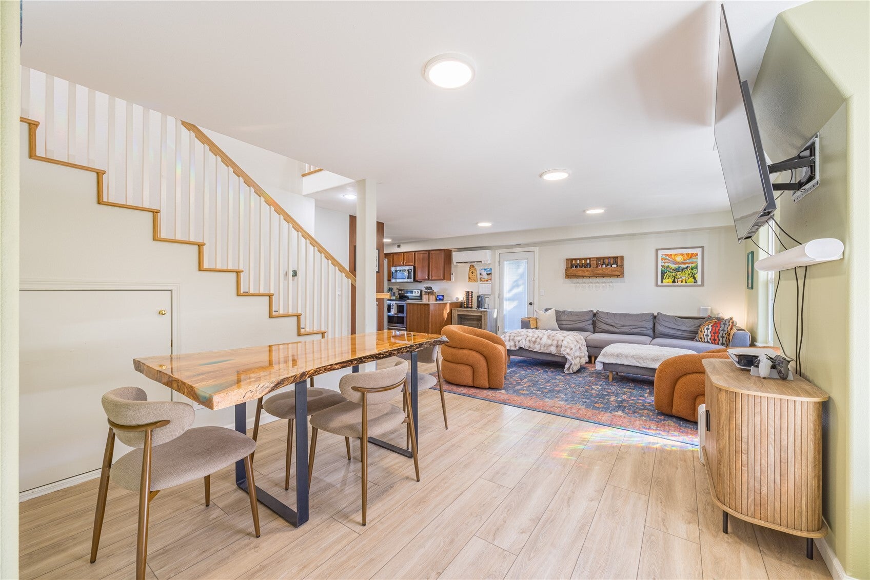 1327 Caroline Street