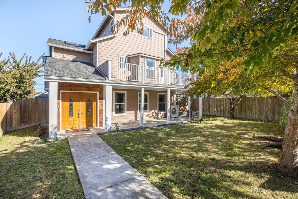 Photo of 1327 Caroline Street, Port Angeles, WA 98362 (MLS # 2598595)