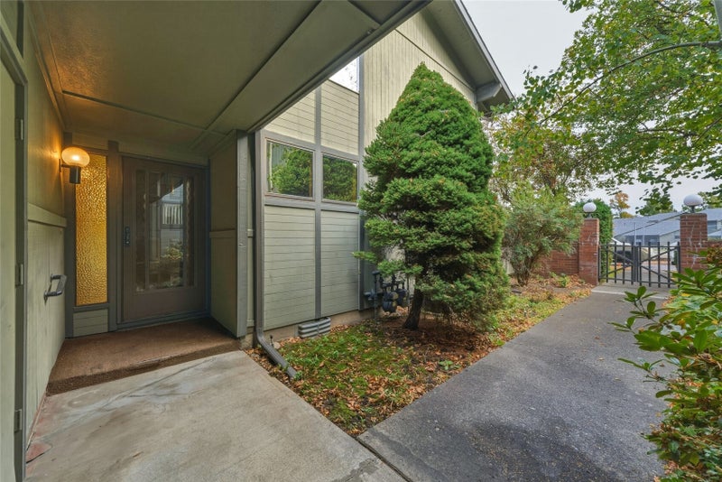 601 Village Way 13