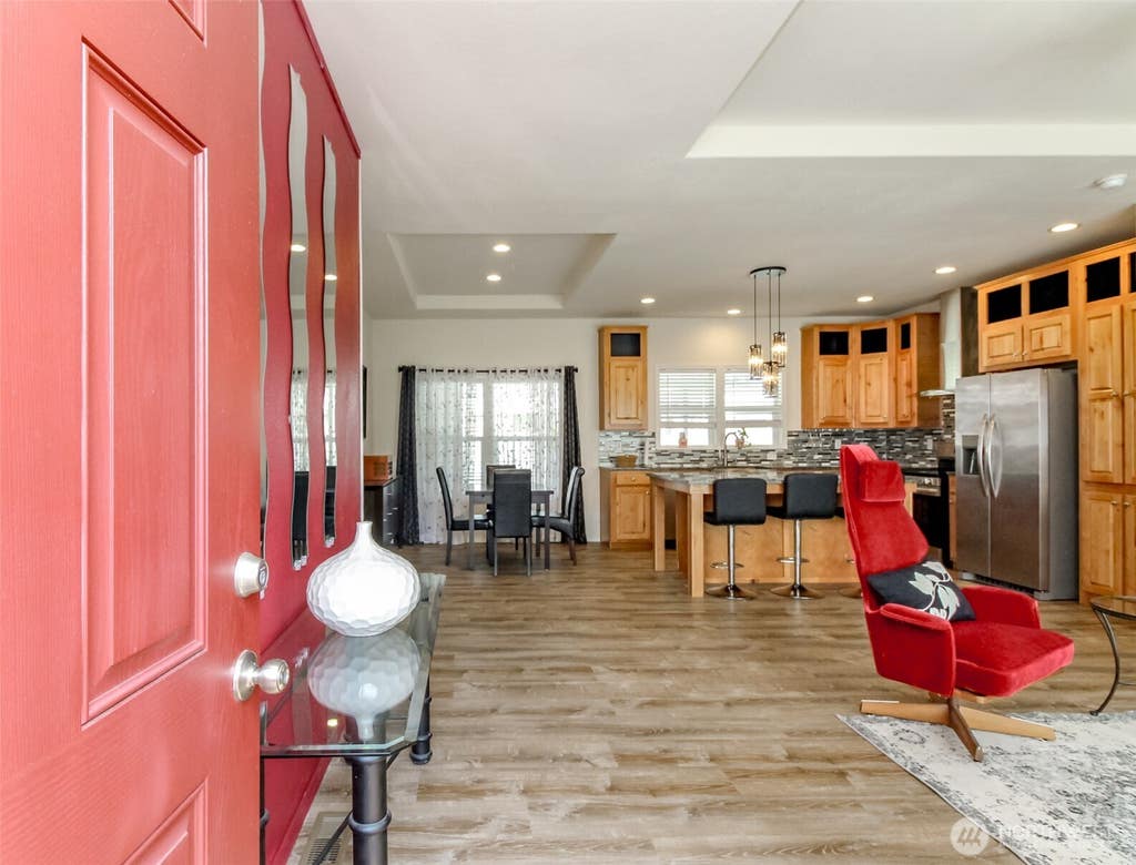 Photo of 2101 S 324th Street #215, Federal Way, WA 98003 (MLS # 2562256)