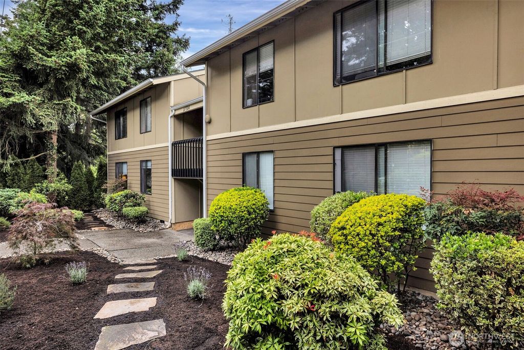 Photo of 11701 100th Avenue NE #4, Kirkland, WA 98034 (MLS # 2530193)