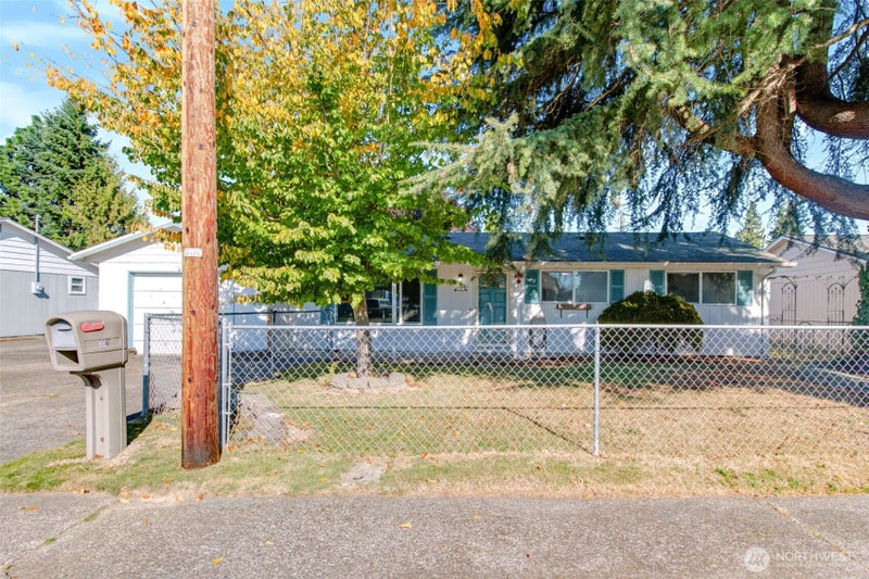 359 Douglas St