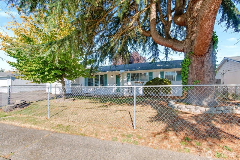 359 Douglas St