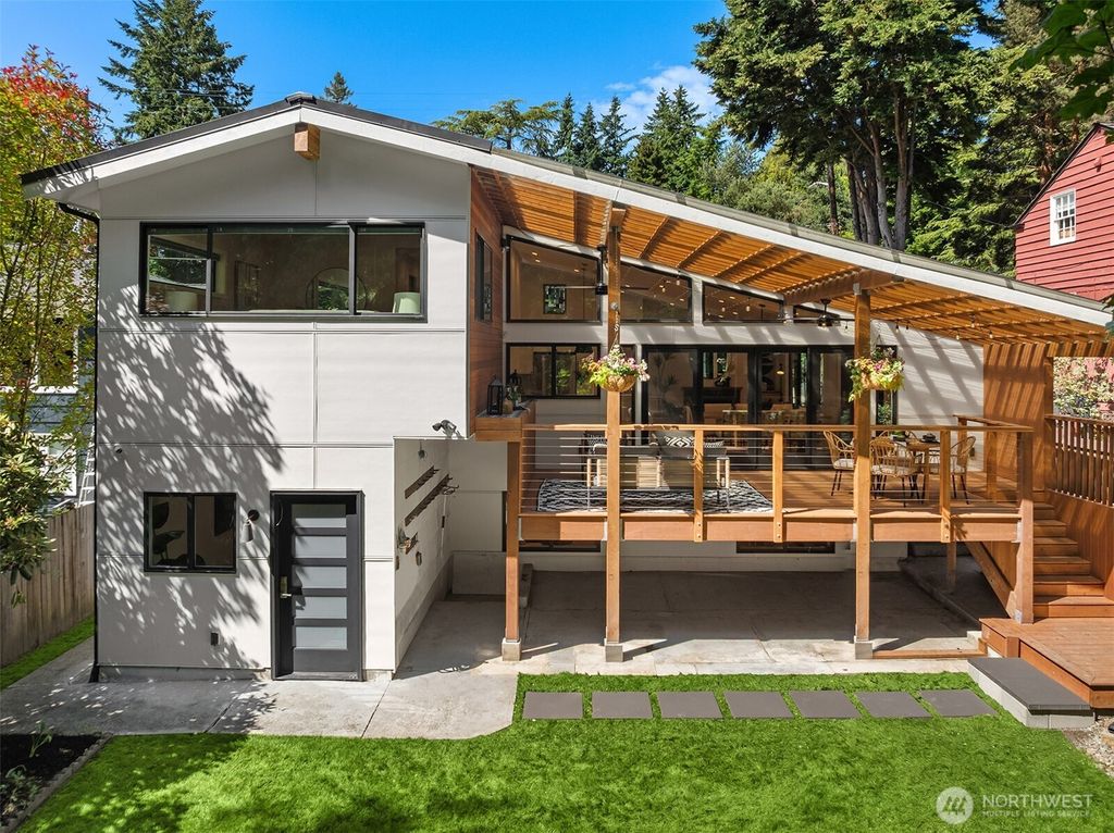 Photo of 4733 NE 55th Street, Seattle, WA 98105 (MLS # 2378114)