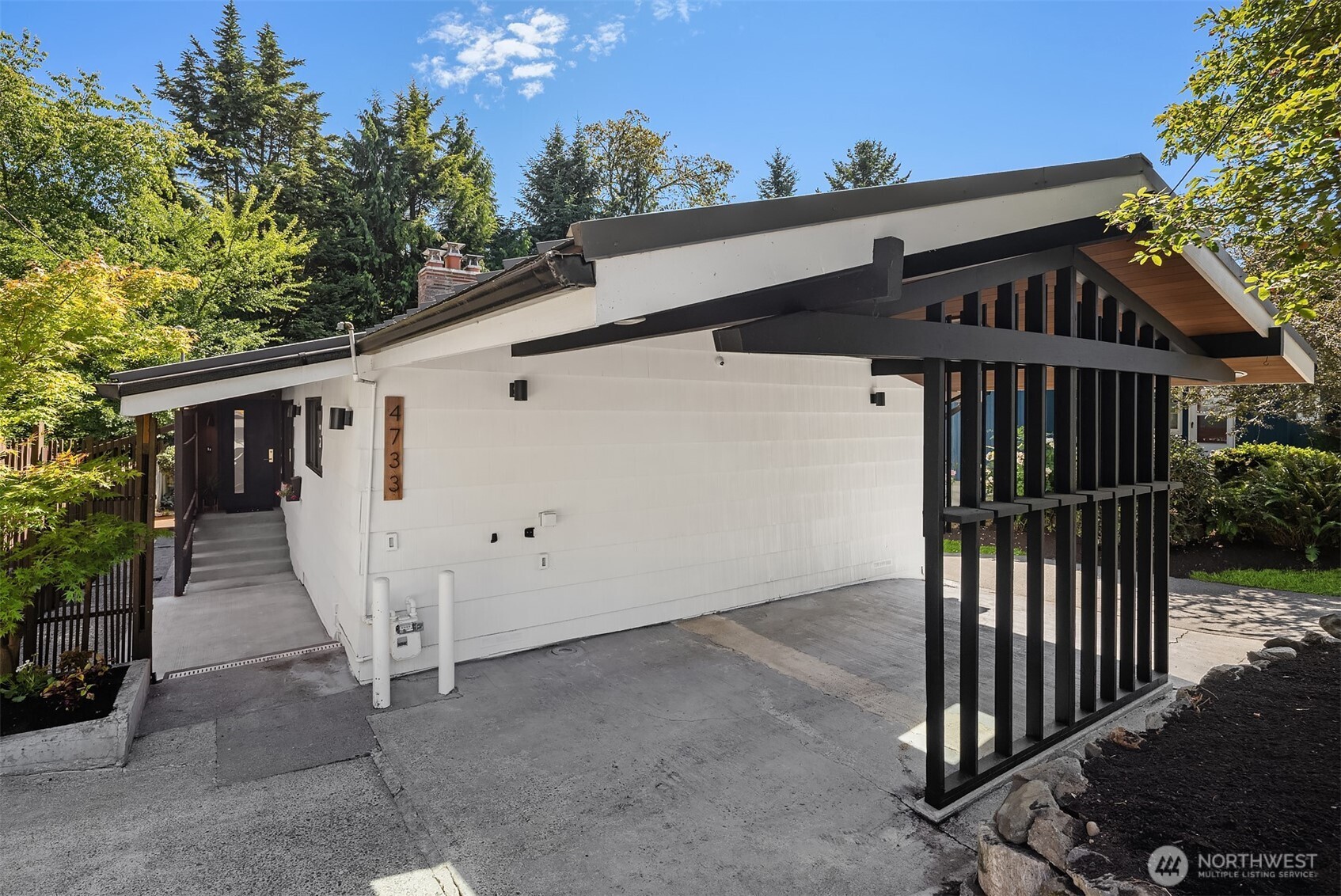 4733 NE 55th Street