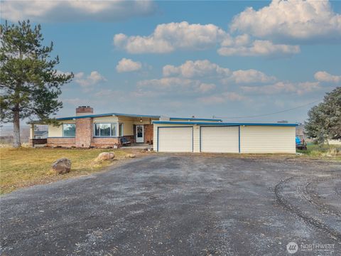 Photo of 3416 Road 20 NE, Soap Lake, WA 98851 (MLS # 2477079)