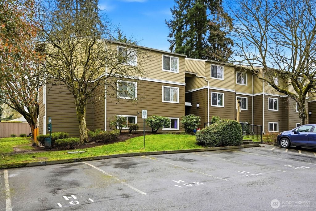Photo of 820 Cady Road #H101, Everett, WA 98203 (MLS # 2493941)