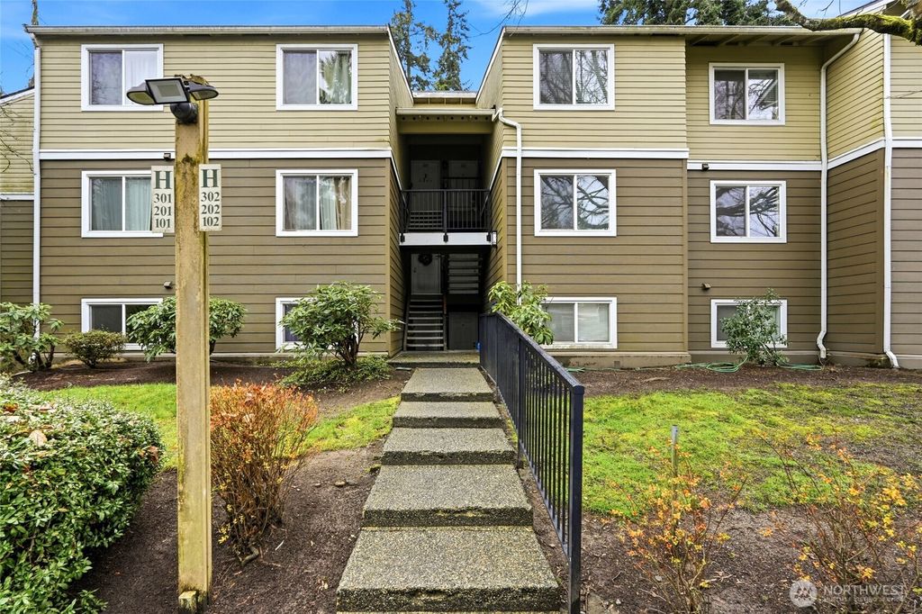 Photo of 820 Cady Road #H101, Everett, WA 98203 (MLS # 2493941)