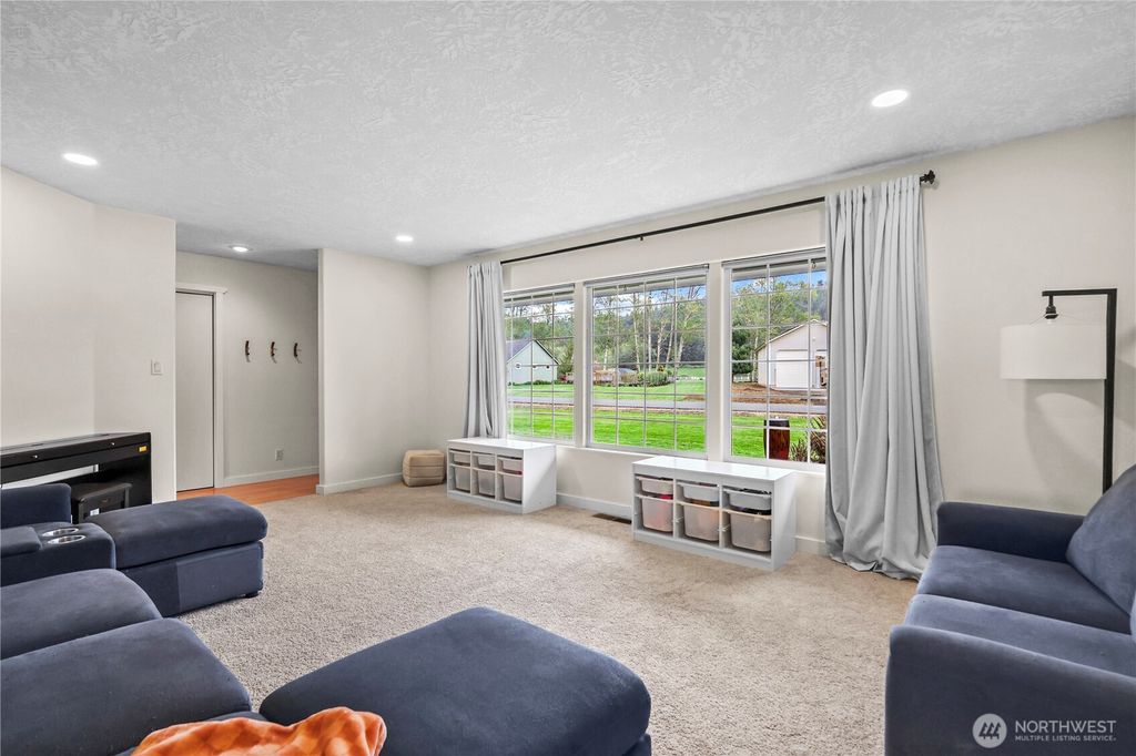 Photo of 21 Monroe Drive, Cathlamet, WA 98612 (MLS # 2512711)