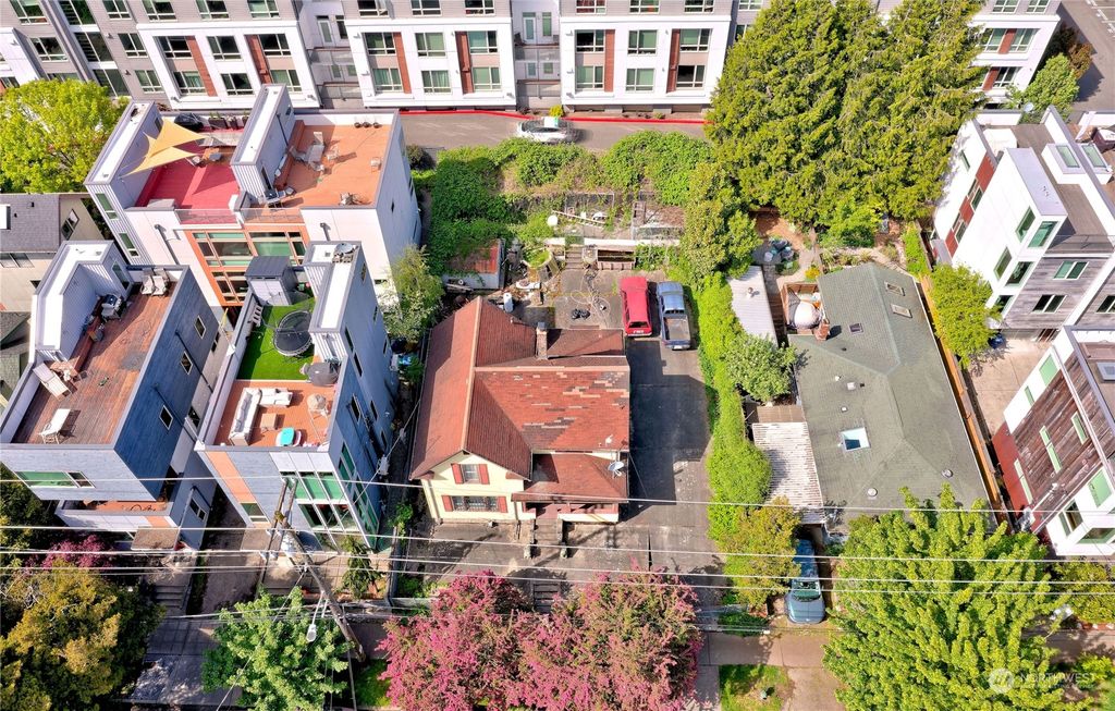 Photo of 3226 S Edmunds Street, Seattle, WA 98118 (MLS # 2239133)