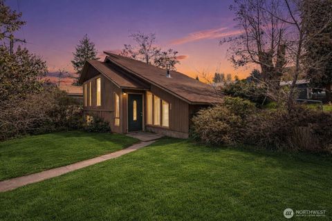 Photo of 503 Federal Ave, Grand Coulee, WA 99133 (MLS # 2503809)