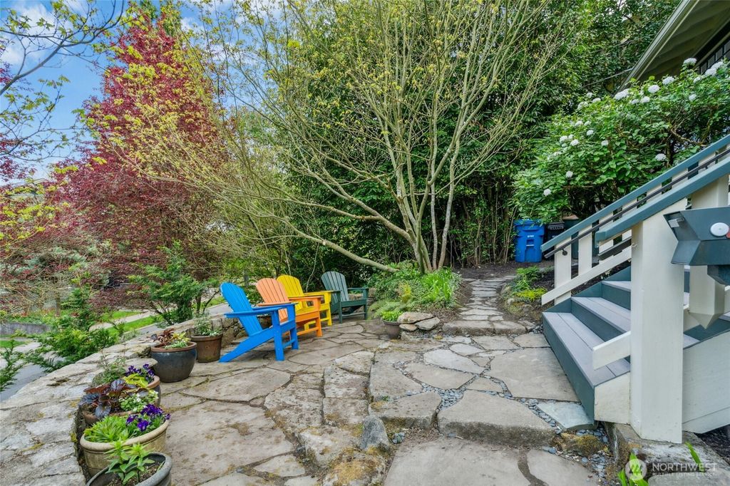 Photo of 2339 Federal Avenue E, Seattle, WA 98102 (MLS # 2363373)