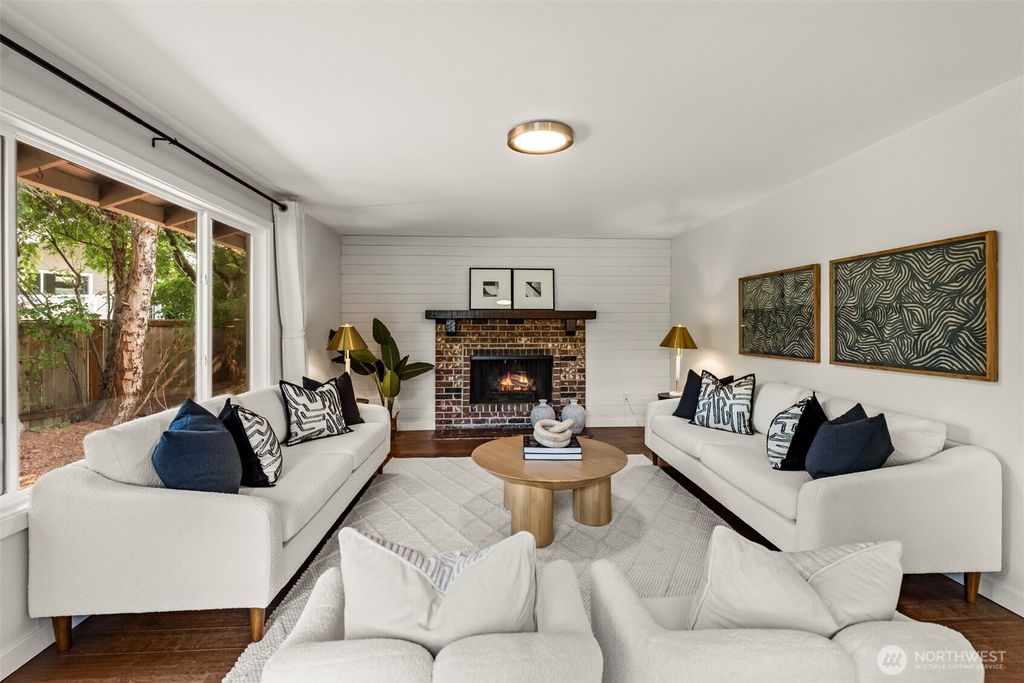 Photo of 12518 SE 67th Street, Bellevue, WA 98006 (MLS # 2476578)