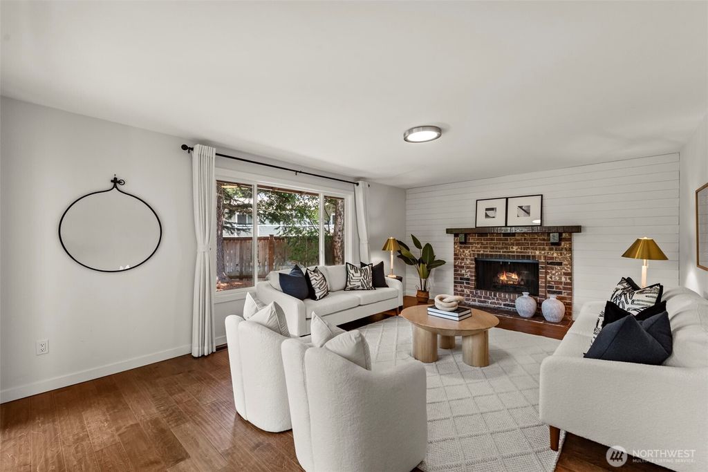 Photo of 12518 SE 67th Street, Bellevue, WA 98006 (MLS # 2476578)