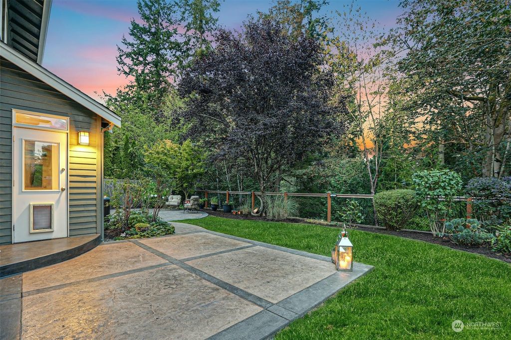 Photo of 908 275th Place SE, Sammamish, WA 98075 (MLS # 2021639)