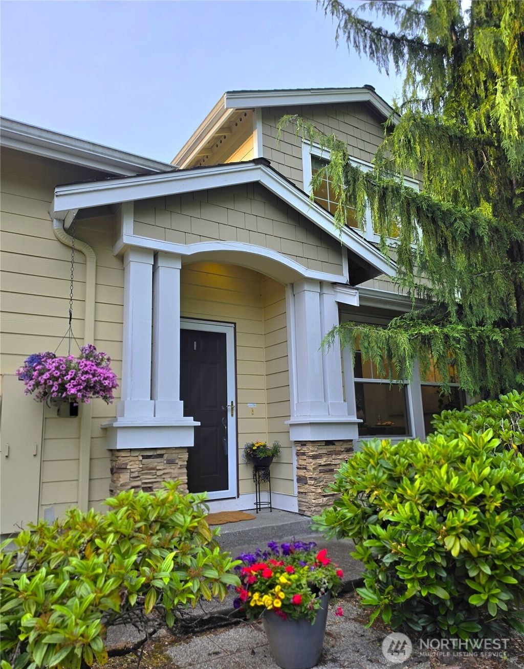 Photo of 8350 NE 140th Street, Kirkland, WA 98034 (MLS # 2523919)