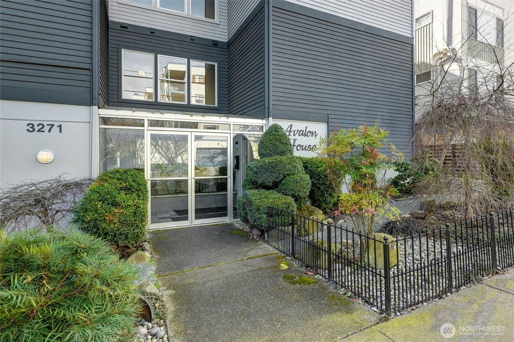 Photo of 3271 SW Avalon Way #103, Seattle, WA 98126 (MLS # 2346341)