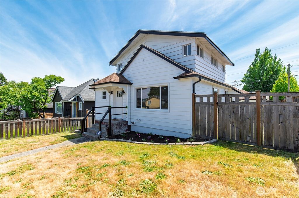 Photo of 1231 4th Street, Bremerton, WA 98337 (MLS # 2534682)