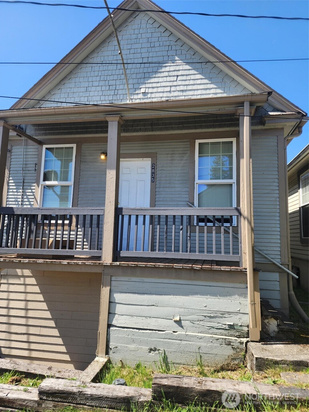 1637 CENTER Street