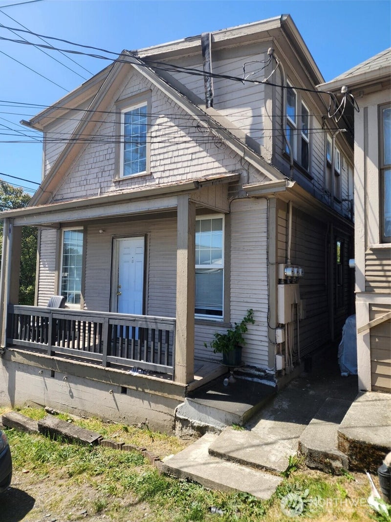 1637 CENTER Street