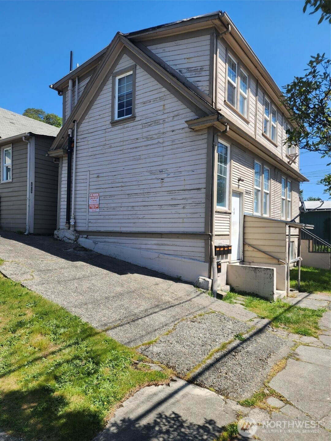 1637 CENTER Street