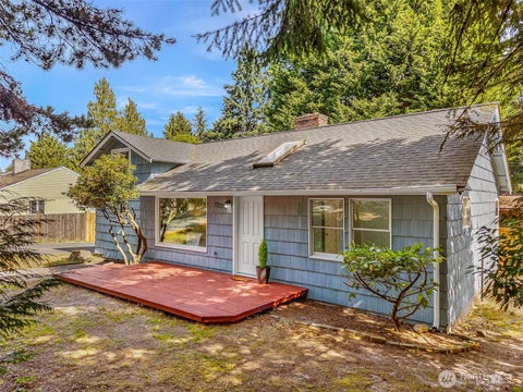 Photo of 17024 8th Avenue NE, Shoreline, WA 98155 (MLS # 2578928)