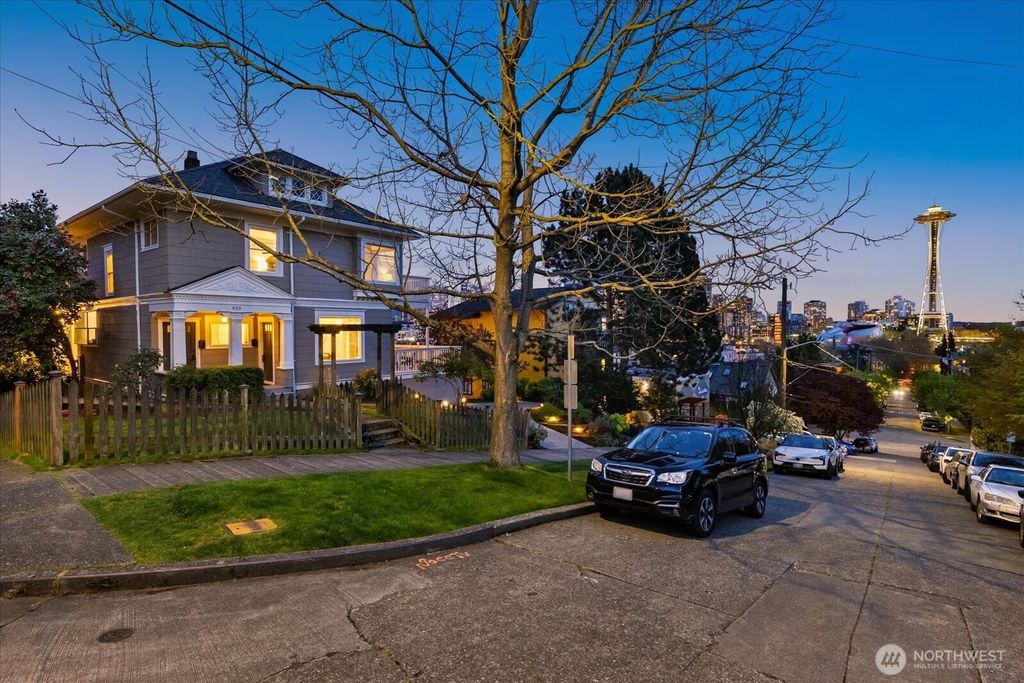 Photo of 920 4th Avenue N, Seattle, WA 98109 (MLS # 2515582)