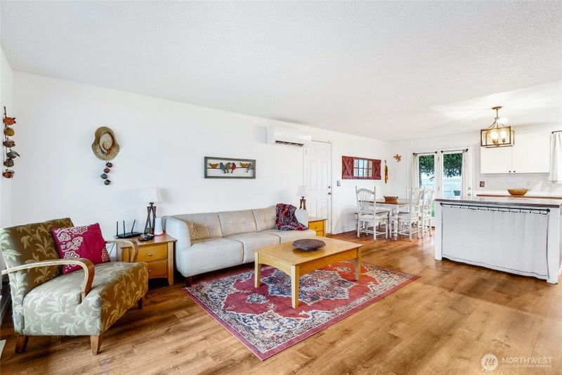 326 W 8th St