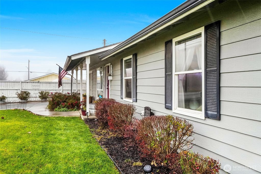 Photo of 326 W 8th St St, Warden, WA 98857 (MLS # 2459671)