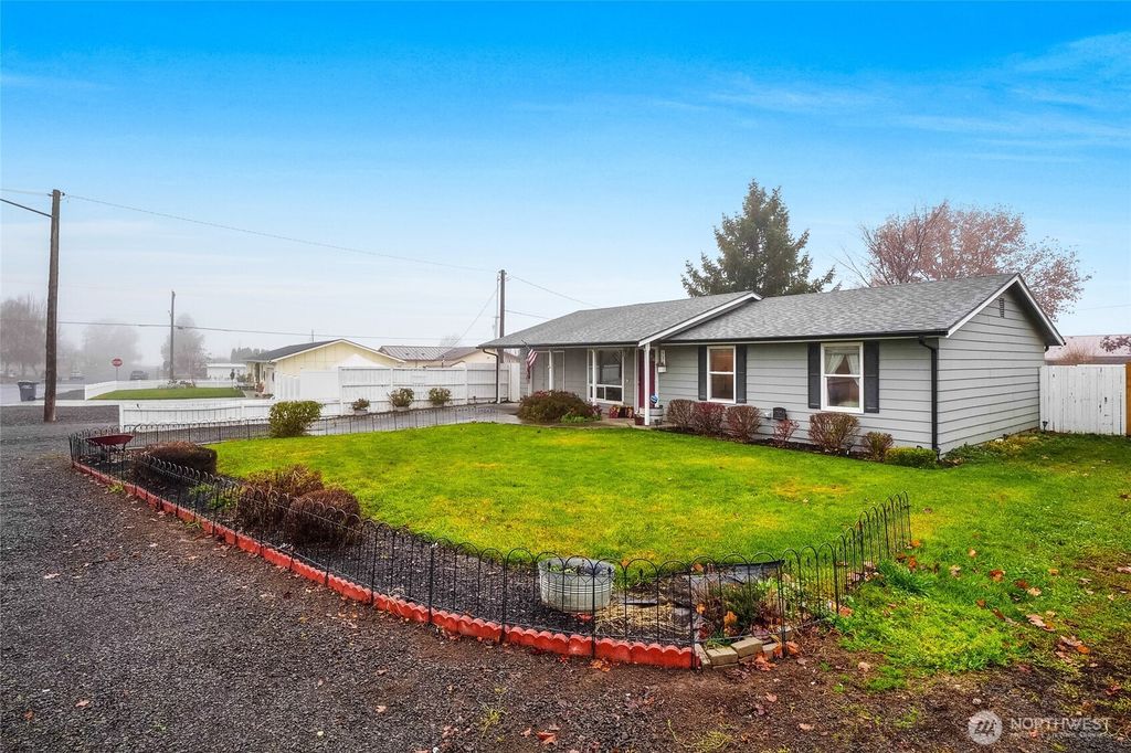 Photo of 326 W 8th St St, Warden, WA 98857 (MLS # 2459671)