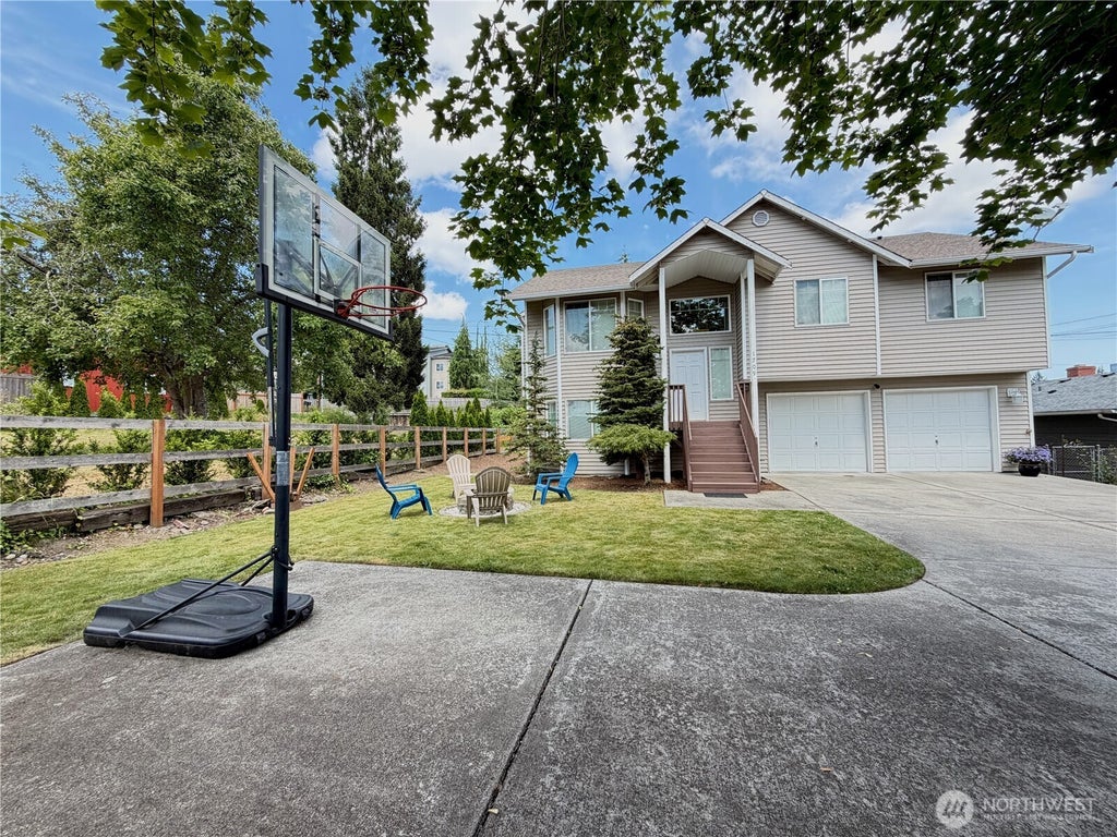 Photo of 1709 Silver Lake Road, Everett, WA 98208 (MLS # 2558953)