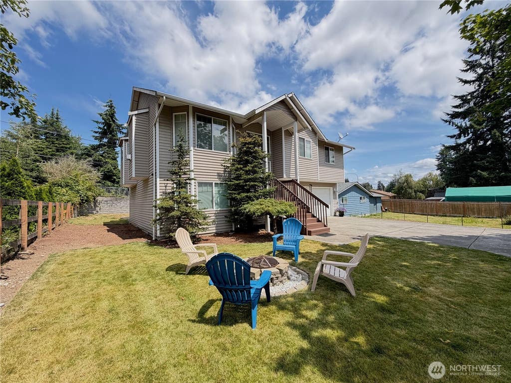 Photo of 1709 Silver Lake Road, Everett, WA 98208 (MLS # 2558953)