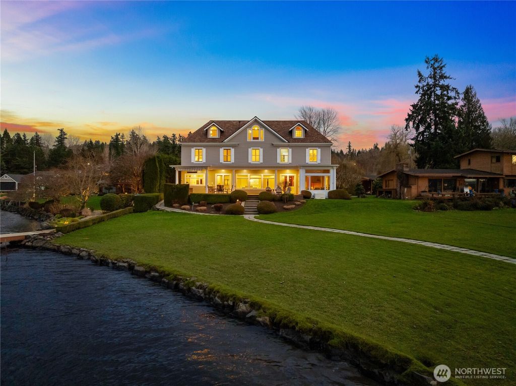 Photo of 649 E Lake Sammamish Parkway SE, Sammamish, WA 98074 (MLS # 2523400)