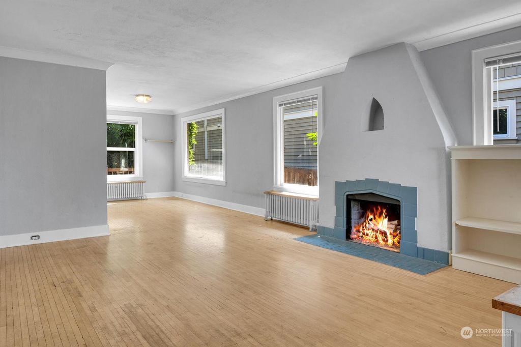 Photo of 5748 25th Avenue NE, Seattle, WA 98105 (MLS # 2264478)