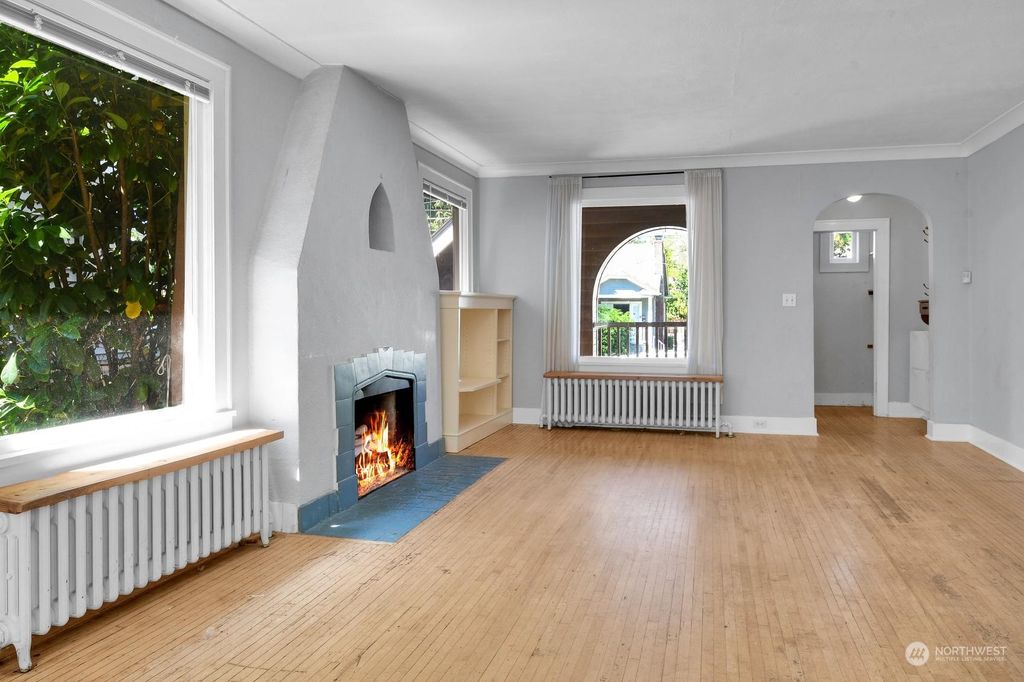 Photo of 5748 25th Avenue NE, Seattle, WA 98105 (MLS # 2264478)