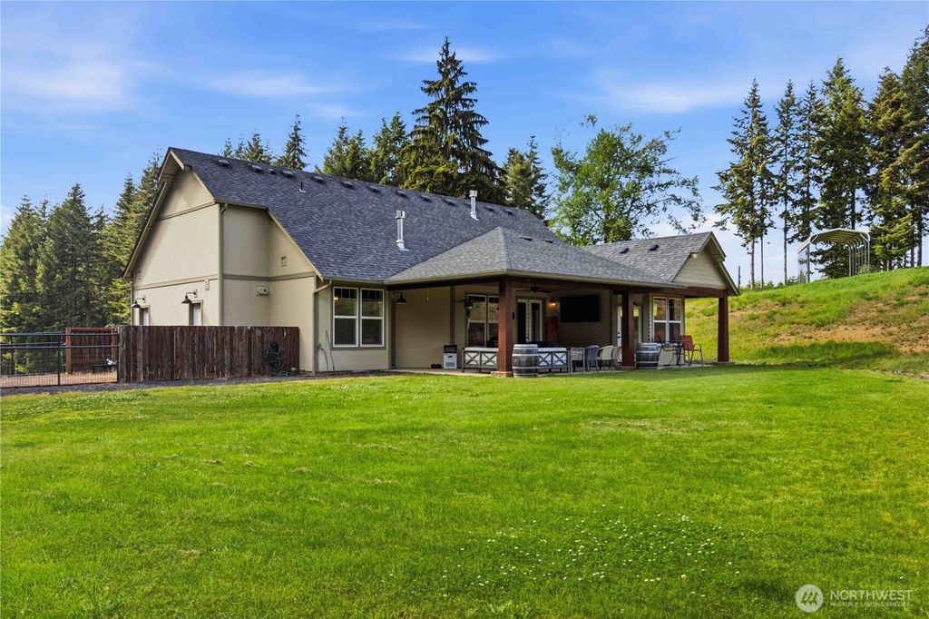 Photo of 30 Forest Heights Hts, Cathlamet, WA 98612 (MLS # 2529017)