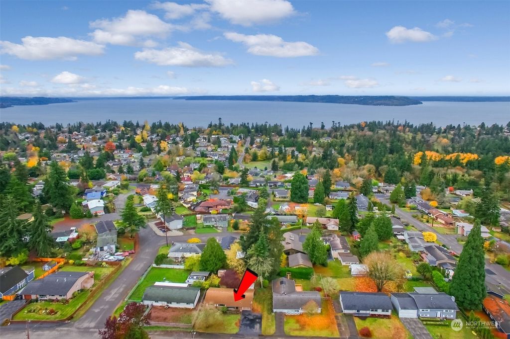 Photo of 25735 18th Avenue S, Des Moines, WA 98198 (MLS # 2309938)